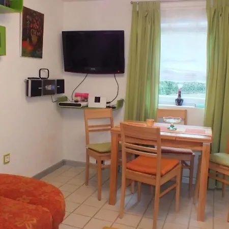 Komfortables Mit Garten Und Parkplatz In Unmittelbarer Naehe Zum By Interhome Casa de Férias