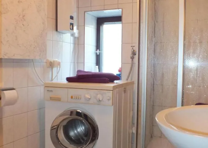 Komfortables Mit Garten Und Parkplatz In Unmittelbarer Naehe Zum By Interhome Casa vacanze Landau an der Isar